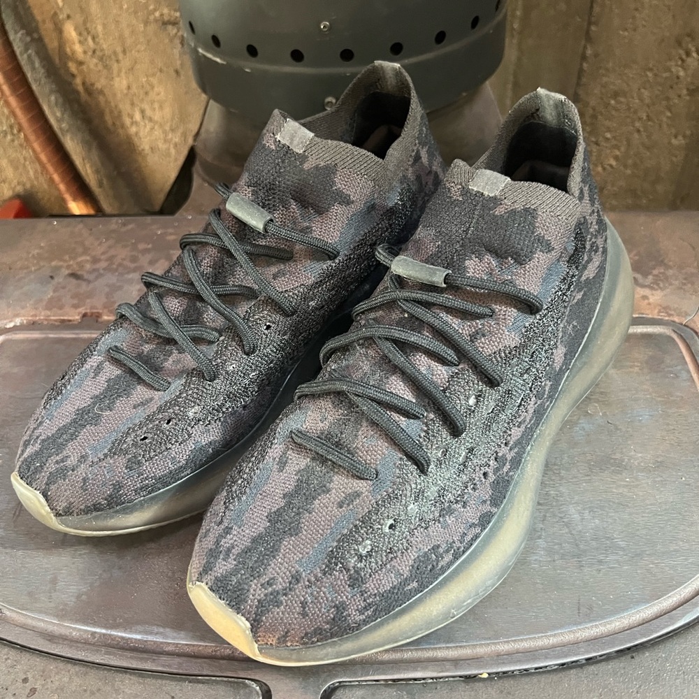 Yeezy 380 onyx 10.5